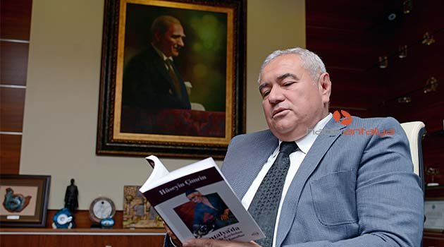 Çetin'den çocuklara karne hediyesi