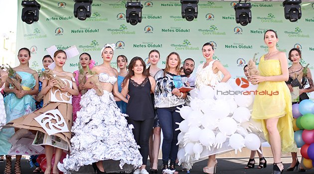 Çevresel atık kreasyonunu, mankenler tanıttı