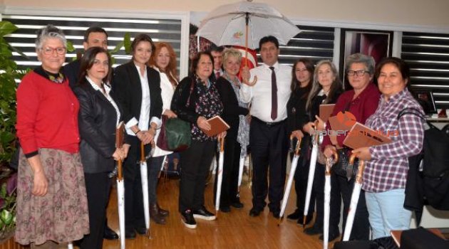 CHP'li kadınlardan Başkan Gül'e ziyaret
