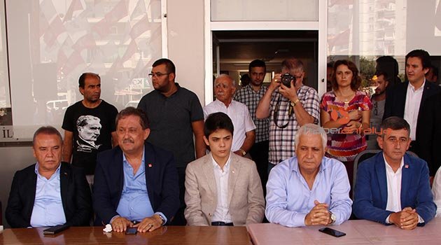 CHP'li milletvekili adayları Kumluca'da tanıtıldı