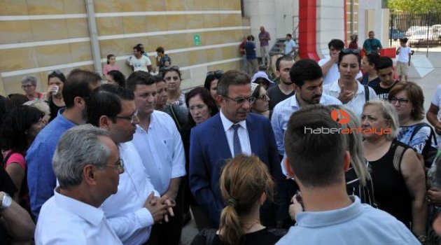 CHP'liler gözaltındaki gençler için adliyede