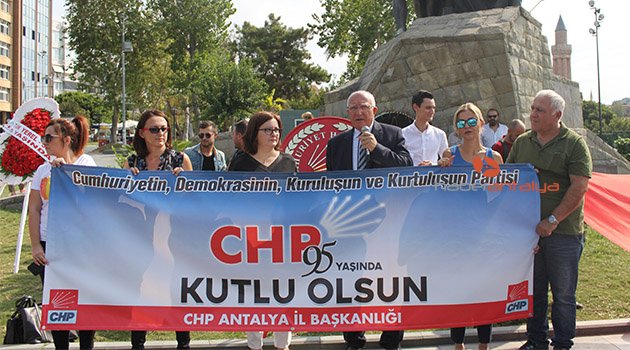 CHP'nin 95. kuruluş yıl dönümü Antalya'da kutlandı