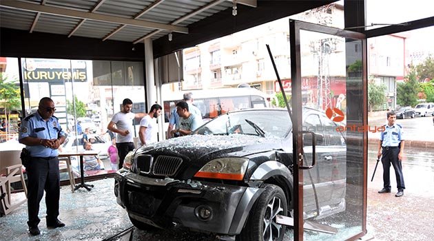 Ciple fırına girdi, 5 çocuk son anda kurtuldu
