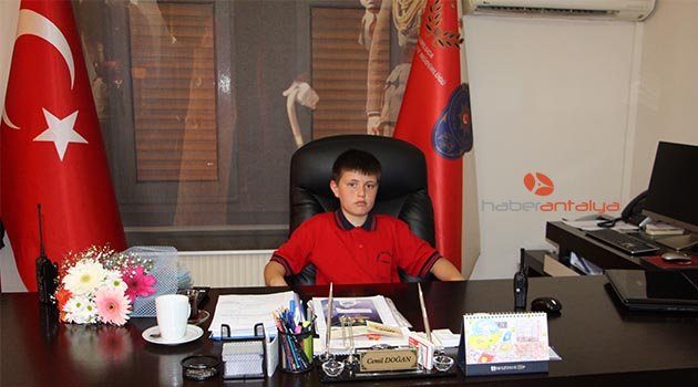 Çocuk başkan ilçedeki trafik sorununun çözülmesini istedi