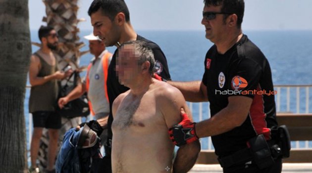 Çocuk tacizlerini protesto sırasında taciz