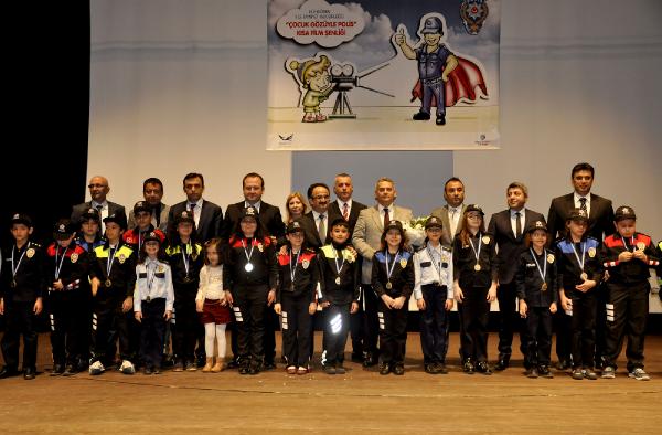 Çocuklar Senaryo Yazıp Film Yönetti, Polisler Oynadı