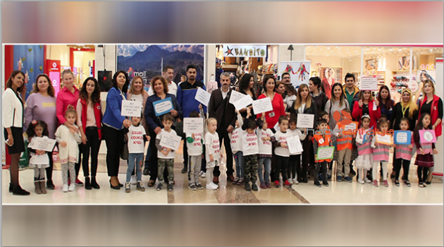 Çocuklardan haklarını anlatan broşür