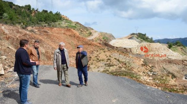 Çöken karayoluna alternatif yol açılıyor
