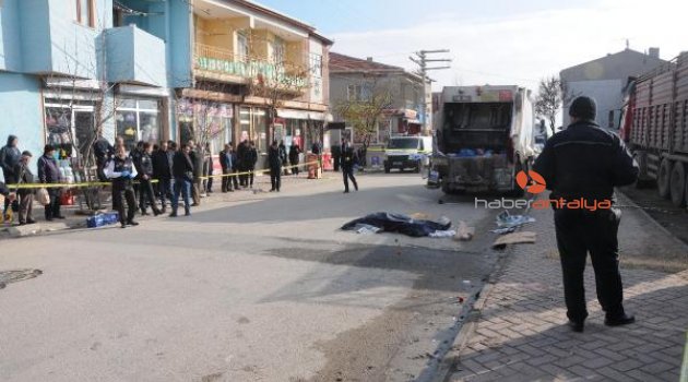 Çöp dökmek istediği kamyonun altında kalarak öldü