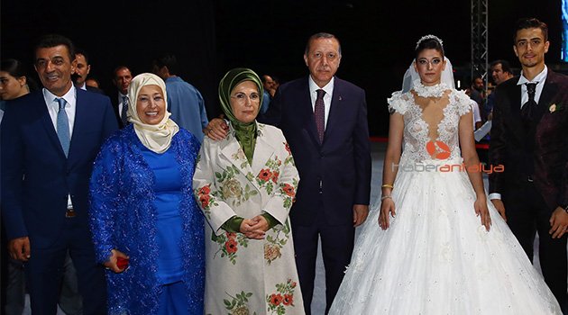  Cumhurbaşkanı Erdoğan, Antalya’da Milli Tekvandocu Nur Tatar’ın düğününe katıldı