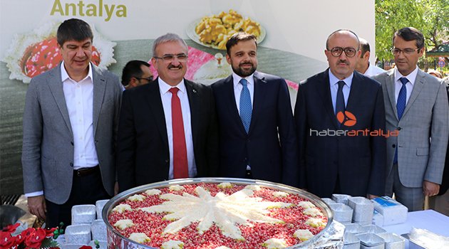 Cumhurbaşkanlığı Antalya’da aşure dağıttı
