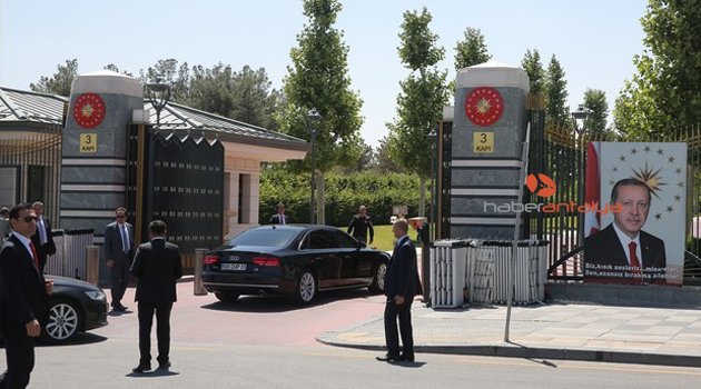 CUMHURBAŞKANLIĞI SARAYI'NDAKİ TARİHİ TOPLANTI BAŞLADI