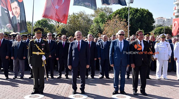 ANTALYA'DA CUMHURİYET TÖRENİ