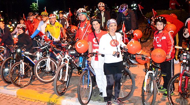 CUMHURİYET İÇİN PEDAL ÇEVİRDİLER