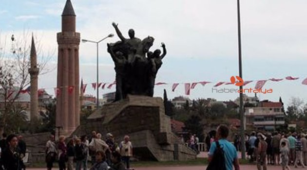 CUMHURİYET MEYDANI YENİLENİYOR