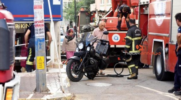 Dairede çıkan yangın korkuttu