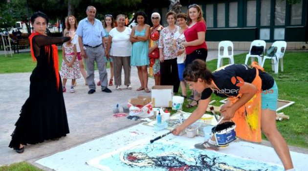 Danslı sergi kapanışı: Dansçıların canlı performansını resmetti
