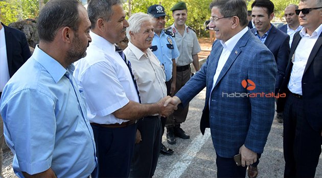 DAVUTOĞLU, AİLESİYLE GÜNDOĞMUŞ'U ZİYARET ETTİ