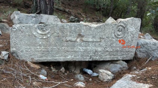 Defineciler antik kenti delik deşik etmiş
