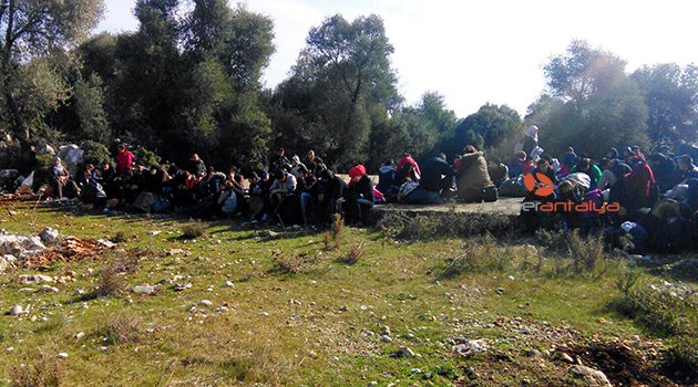 DEMRE'DE 92 KAÇAK VE 8 İNSAN KAÇAKÇISI YAKALANDI