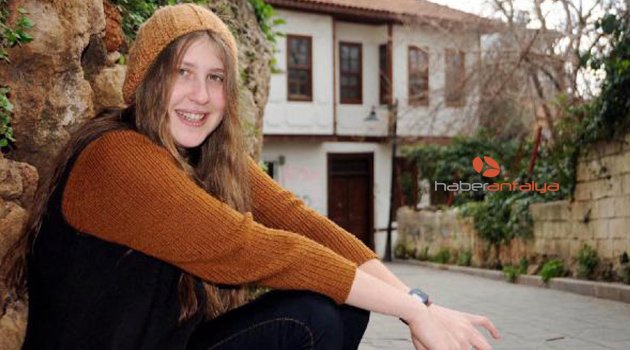 Devlet, 'kırmızı fularlı kız'ın annesine tazminat ödeyecek