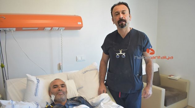 Direksiyonda kalp krizi geçiren otobüs şoförüne, hemşire yolcu müdahale etti