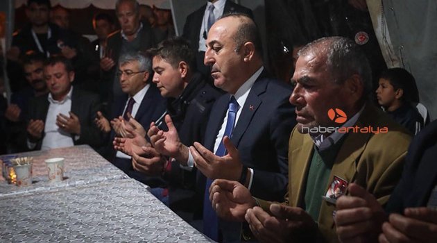Dışişleri Bakanı Çavuşoğlu, şehit evini ziyaret etti