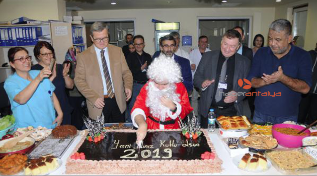 Diyaliz hastalarına yılbaşı kutlaması