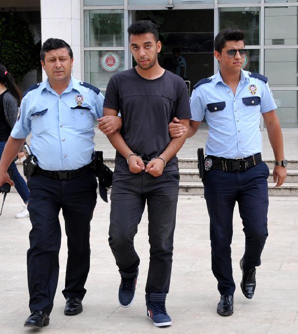 DİZÜSTÜ BİLGİSAYAR VE PARA ÇALAN HIRSIZ YAKALANDI