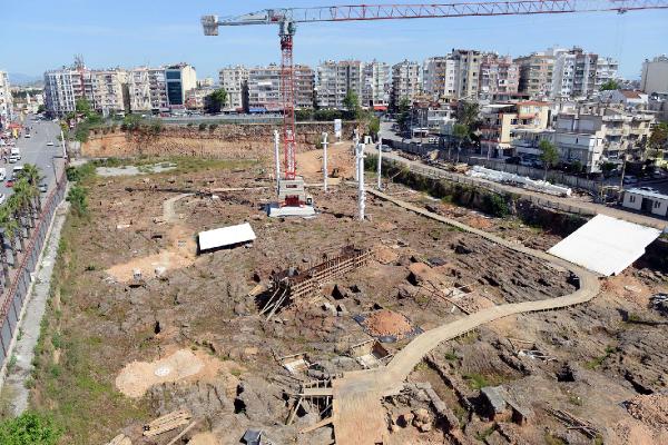 DOĞU GARAJI NEKROPOL ALANI'NDA ÇALIŞMALAR SÜRÜYOR
