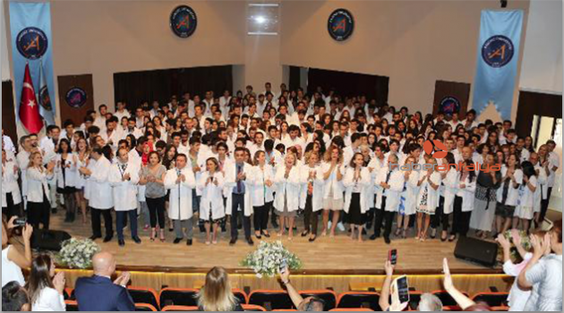 Doktor adayları 'beyaz önlük' giydi