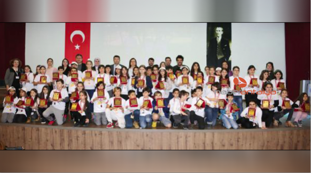 Domates yetiştiren miniklere plaket