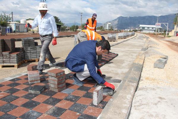 DÖŞEMEALTI BELEDİYESİ'NDE YENİ YOL ÇALIŞMALARI SÜRÜYOR
