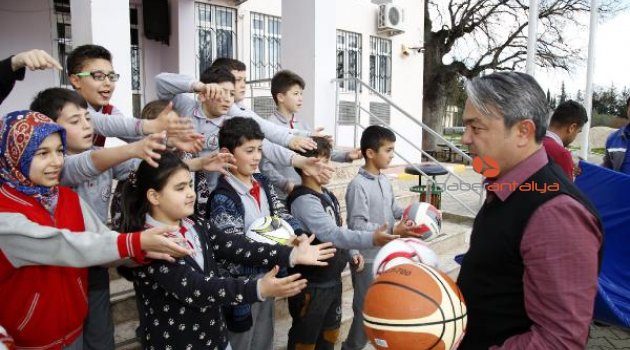 Döşemealtı Belediyesi'nden okullara malzeme yardımı