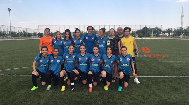 Döşemealtı kadın futbol takımından büyük başarı