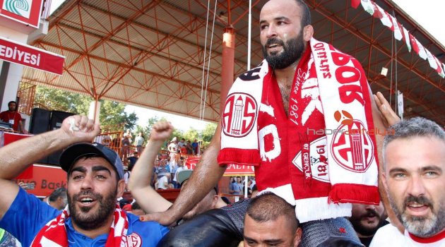 Döşemealtı, tarihinin ilk altın kemerini kazandı