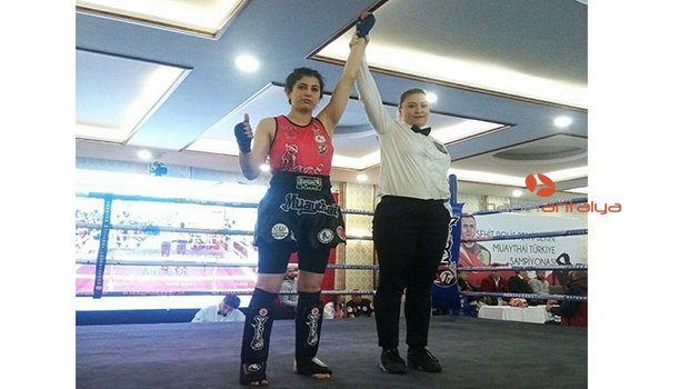 Döşemealtı'na Kick Boks Şampiyonası madalyası