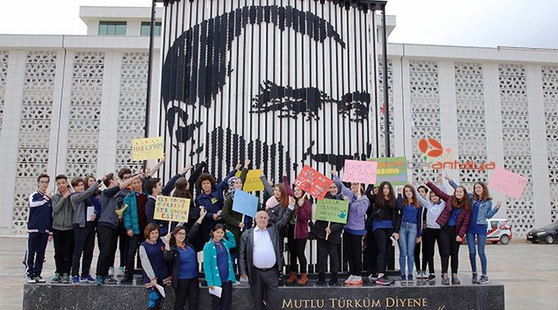 Döşemealtı'nda 'Dünya Çocuk Hakları Günü' yürüyüşü