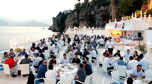 DÖSİAD iftar verdi