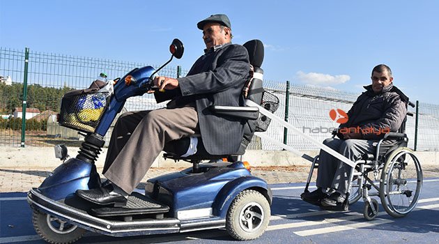 Duygulandıran engelli dayanışması