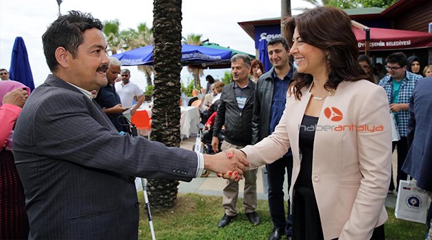    EBRU TÜREL, ENGELLİLER VE ENGELLİ DERNEKLERİ İLE BULUŞTU