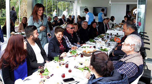 EBRU TÜREL ÖZEL BİREYLERİ DİNLEDİ