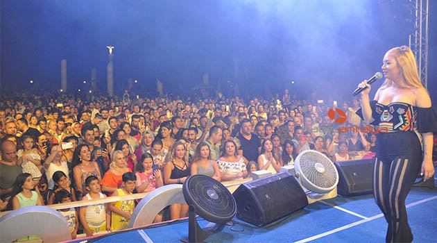 Ece Seçkin: Eylülde nişan, seneye düğün yapacağız