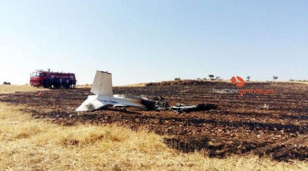 Eğitim uçağı düştü, pilot hayatını kaybetti