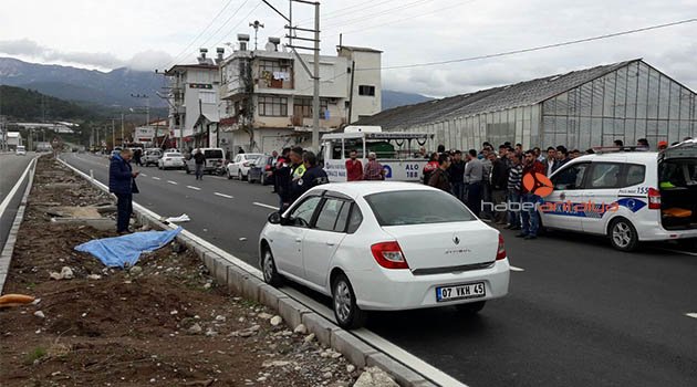 Ekmek almaya giderken otomobilin altında kalıp can verdi