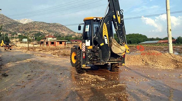 ELMALI’DA SAĞANAK SONRASI OLUŞAN SEL ZARARA NEDEN OLDU