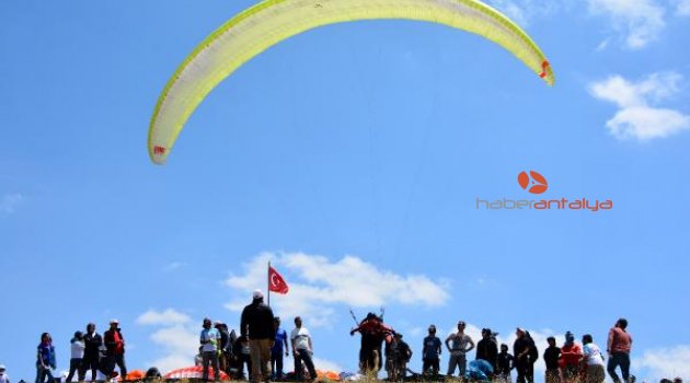 Elmalı'da yamaç paraşütü turnuvası