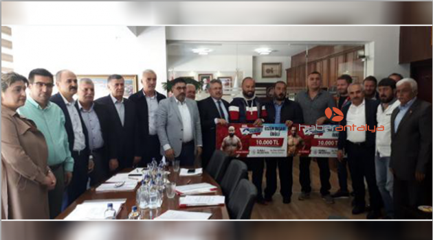 Elmalı'nın başpehlivanları ödüllendirildi