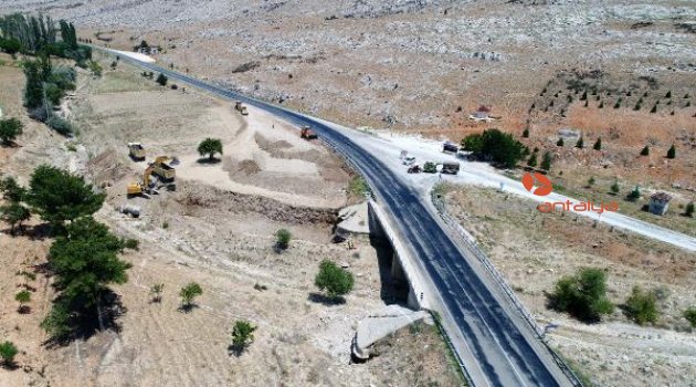 Elmalı'nın yol çilesi bitiyor