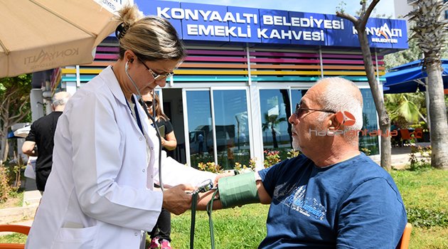 EMEKLİ KAHVESİ'NDE TANSİYON ÖLÇÜMÜ